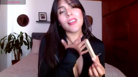 VICTORIA MARTELO online show from May 15, 6:32 pm