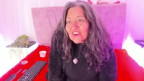 victoriaa_anderson_ online show from May 11, 4:04 pm