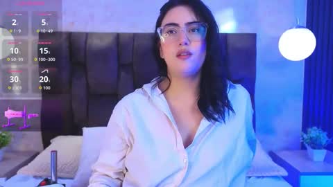 Victoria Andrade online show from March 25, 12:30 pm