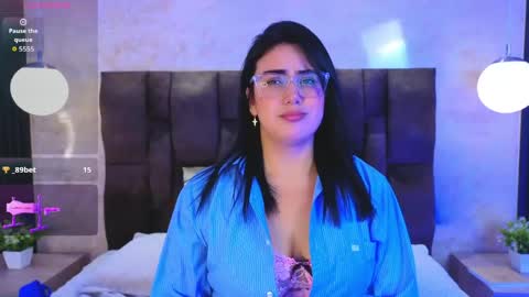 Victoria Andrade online show from May 19, 1:40 pm