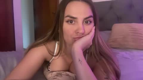 Victoriababy43 online show from April 3, 9:24 pm