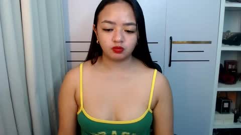 Victoria Harper online show from May 22, 2:15 pm