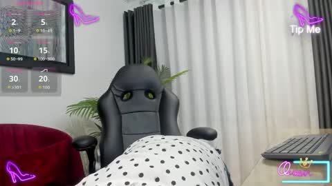 victoriapaker online show from May 26, 12:15 pm