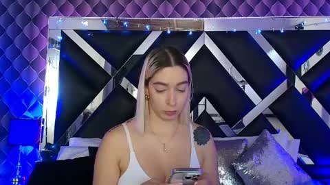 victtoria lee online show from May 12, 8:15 pm