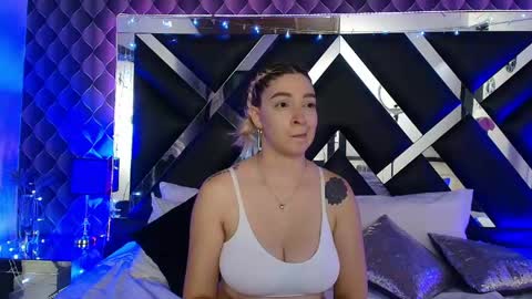 victtoria lee online show from April 30, 8:03 pm