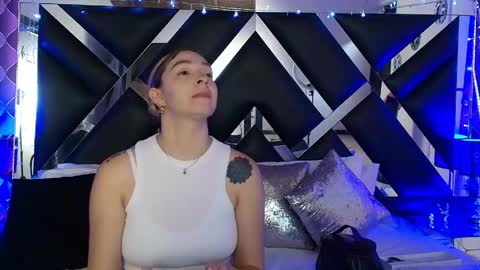 victtoria lee online show from May 11, 7:11 pm