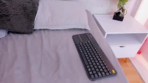 Viic  online show from November 4, 8:58 pm