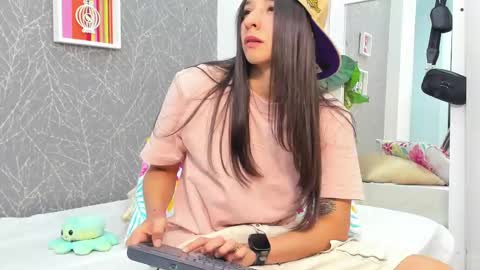 viictoriiasaenz online show from May 12, 3:04 am