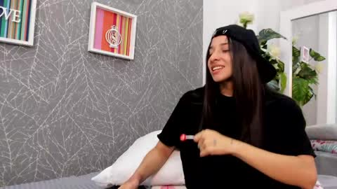 viictoriiasaenz online show from May 23, 6:01 am
