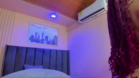 Viiolett online show from December 18, 8:02 pm