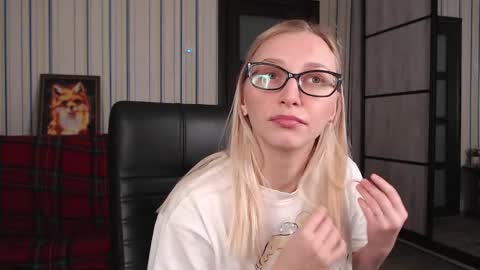 Vika online show from October 19, 7:27 pm