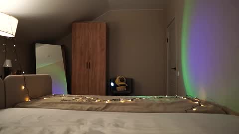 VIKKI online show from January 19, 1:18 pm