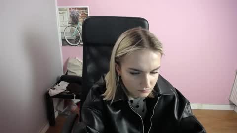 viktoria_lovely online show from May 14, 9:37 am