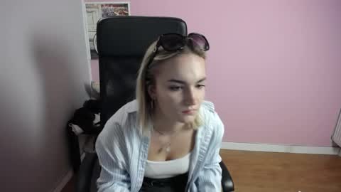 viktoria_lovely online show from May 26, 8:02 am