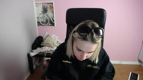 viktoria_lovely online show from May 22, 6:22 am
