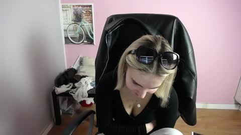 viktoria_lovely online show from April 28, 5:44 am