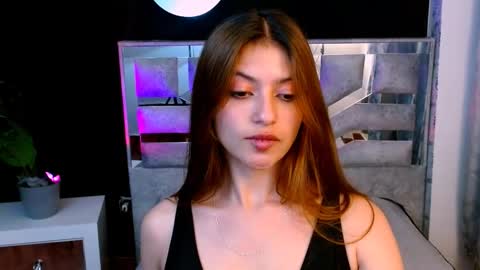 viky_evanss online show from December 5, 7:15 pm