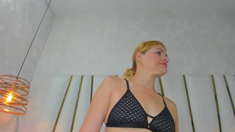 violeet_gray online show from May 6, 11:58 am