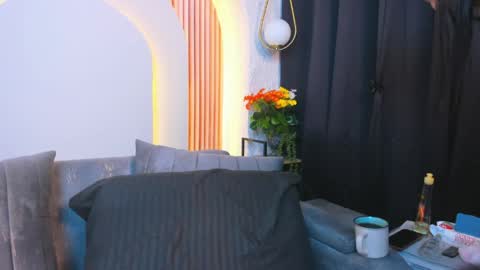 Violette online show from May 22, 10:57 am