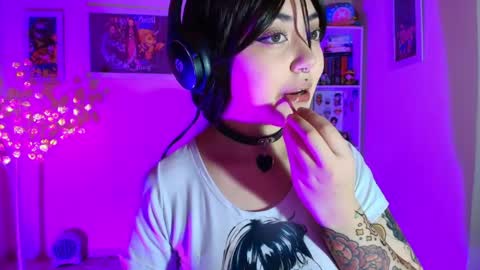 violet online show from May 25, 11:15 pm