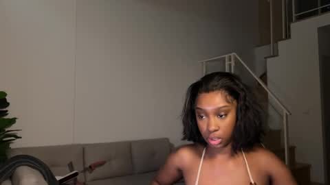 Snapshot of violet6xft chatting on September 12, 2:34 am Fantasy Black Girl online show from September 12, 2:34 am