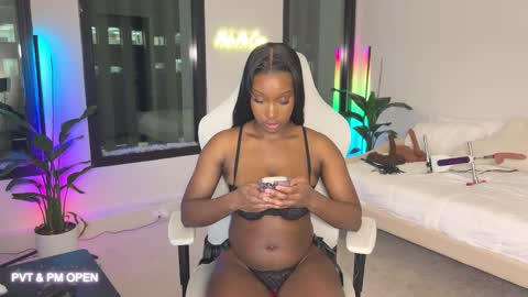 Snapshot of violet6xft chatting on January 25, 5:40 am Fantasy Black Girl online show from January 25, 5:40 am