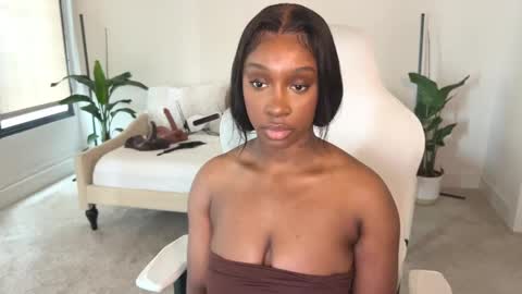 Snapshot of violet6xft chatting on February 11, 8:20 pm Fantasy Black Girl online show from February 11, 8:20 pm