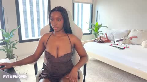 Snapshot of violet6xft chatting on February 2, 9:23 pm Fantasy Black Girl online show from February 2, 9:23 pm