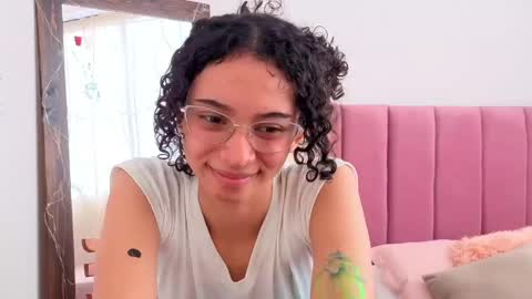 violet__15 online show from May 7, 1:26 pm