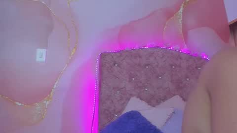 violet__taylor_ online show from October 19, 3:08 am