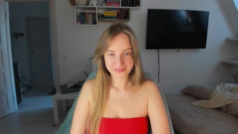 Snapshot of violet_blue_eyes chatting on October 9, 8:51 am Violet online show from October 9, 8:51 am