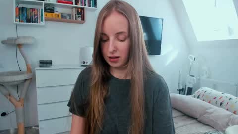 Violet online show from May 19, 2:13 pm