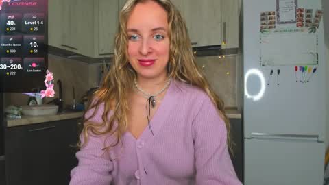 Snapshot of violet_blue_eyes chatting on December 25, 1:09 pm Violet online show from December 25, 1:09 pm