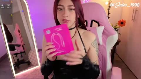 violet online show from May 6, 9:08 pm