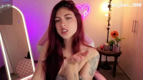 violet online show from May 7, 11:52 pm