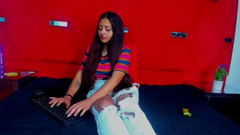 violet_nebula online show from September 20, 2:59 pm