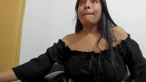 violet online show from May 11, 4:04 pm