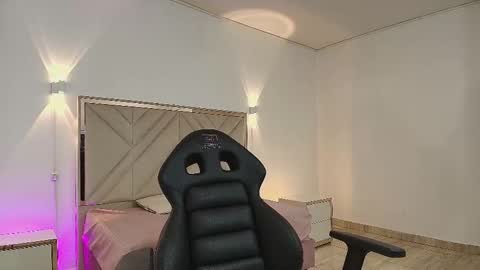 violet_tay1 online show from October 11, 1:03 pm