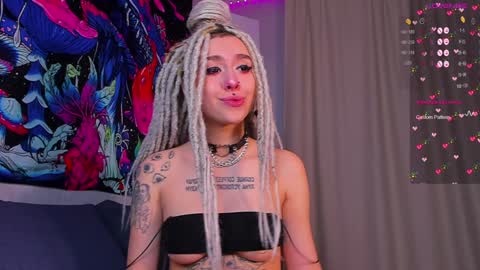 Snapshot of violet_walker7 chatting on January 5, 2:08 pm Violet online show from January 5, 2:08 pm