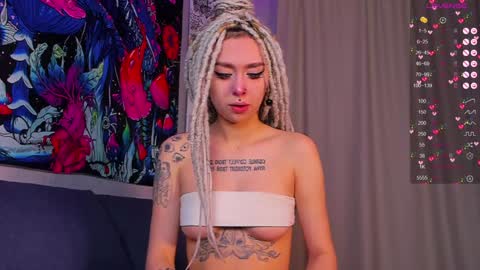 Snapshot of violet_walker7 chatting on January 6, 4:58 am Violet online show from January 6, 4:58 am