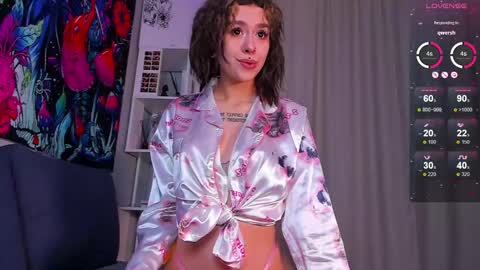 Snapshot of violet_walker7 chatting on February 26, 5:42 pm Violet online show from February 26, 5:42 pm