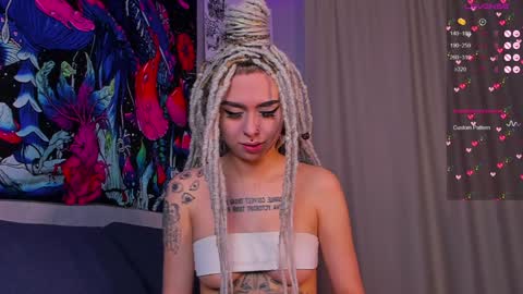 Snapshot of violet_walker7 chatting on December 26, 8:39 am Violet online show from December 26, 8:39 am