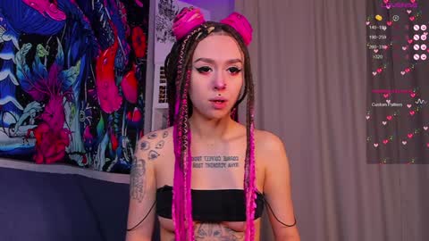 Snapshot of violet_walker7 chatting on January 16, 5:00 am Violet online show from January 16, 5:00 am