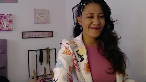 violeta_scott_ online show from April 7, 3:36 pm