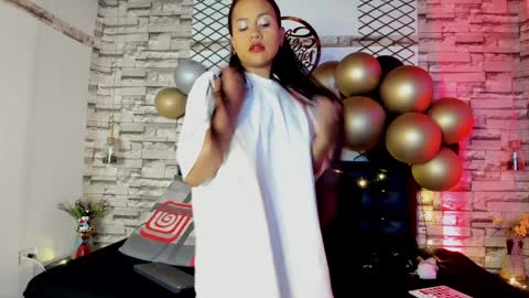 Snapshot of violetaqueen_ chatting on December 14, 1:06 pm Violeta online show from December 14, 1:06 pm