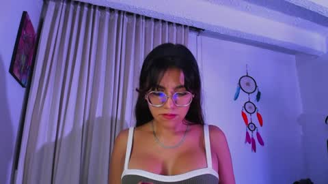 Snapshot of violetbunnyy1 chatting on January 8, 12:06 am Violet online show from January 8, 12:06 am