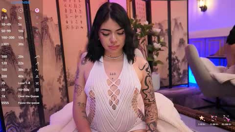 Violet Evanz online show from October 4, 9:30 pm
