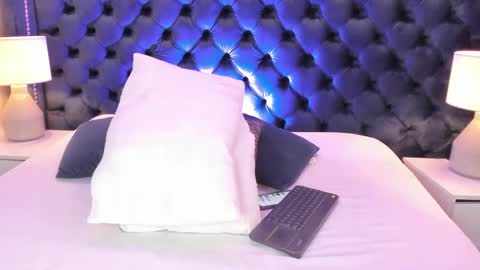 Your Princess Violet online show from October 13, 9:50 pm