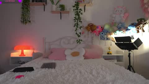 violeth___ online show from May 25, 11:20 am