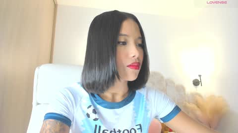 Snapshot of violeth___ chatting on January 12, 11:07 am violeth___ online show from January 12, 11:07 am